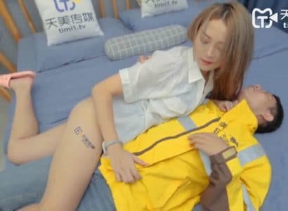 Anh shipper may mắn gặp chủ nhà nứng lồn cho phang