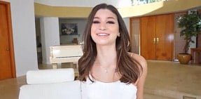 Brooke Monk địt em người mẫu cực kì hấp dẫn