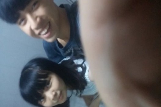 Chung vui với em bê đê xinh đẹp trong nhà vệ sinh