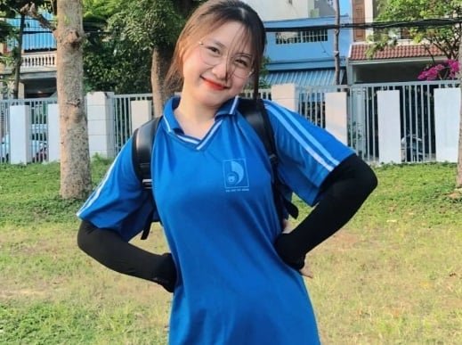 Mông tròn của Dương Thị Minh quá xinh đẹp