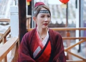 Em bé nữ đi học nhút nhát bị anh chàng xa lạ lừa dối lên giường