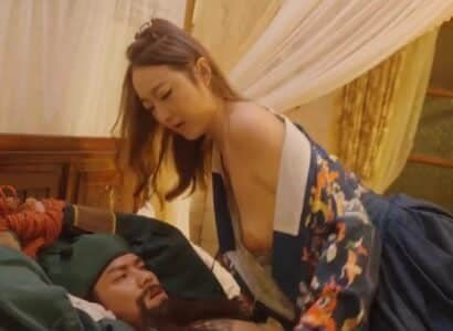 Gia Cát Lượng bị cô gái xinh đẹp dụ dỗ lên giường và giết chết